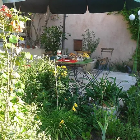 Guest house Des Toits En Ville 2*